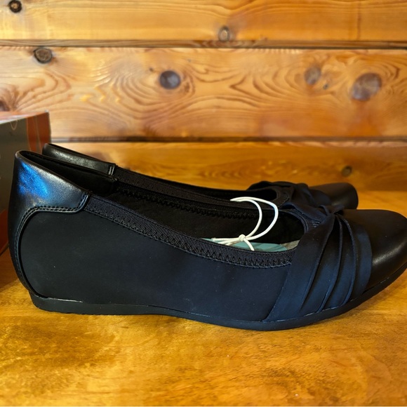 Yuu Marcel Black Flats - Picture 1 of 5